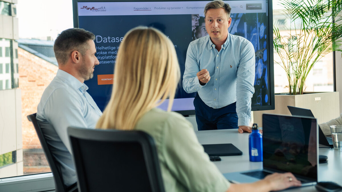 Kolleger-i-møterom-1